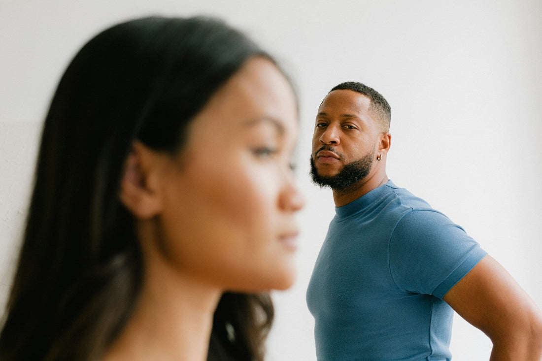 Couple appearing emotionally distant and uncertain, representing mixed signals and ambiguity in a situationship