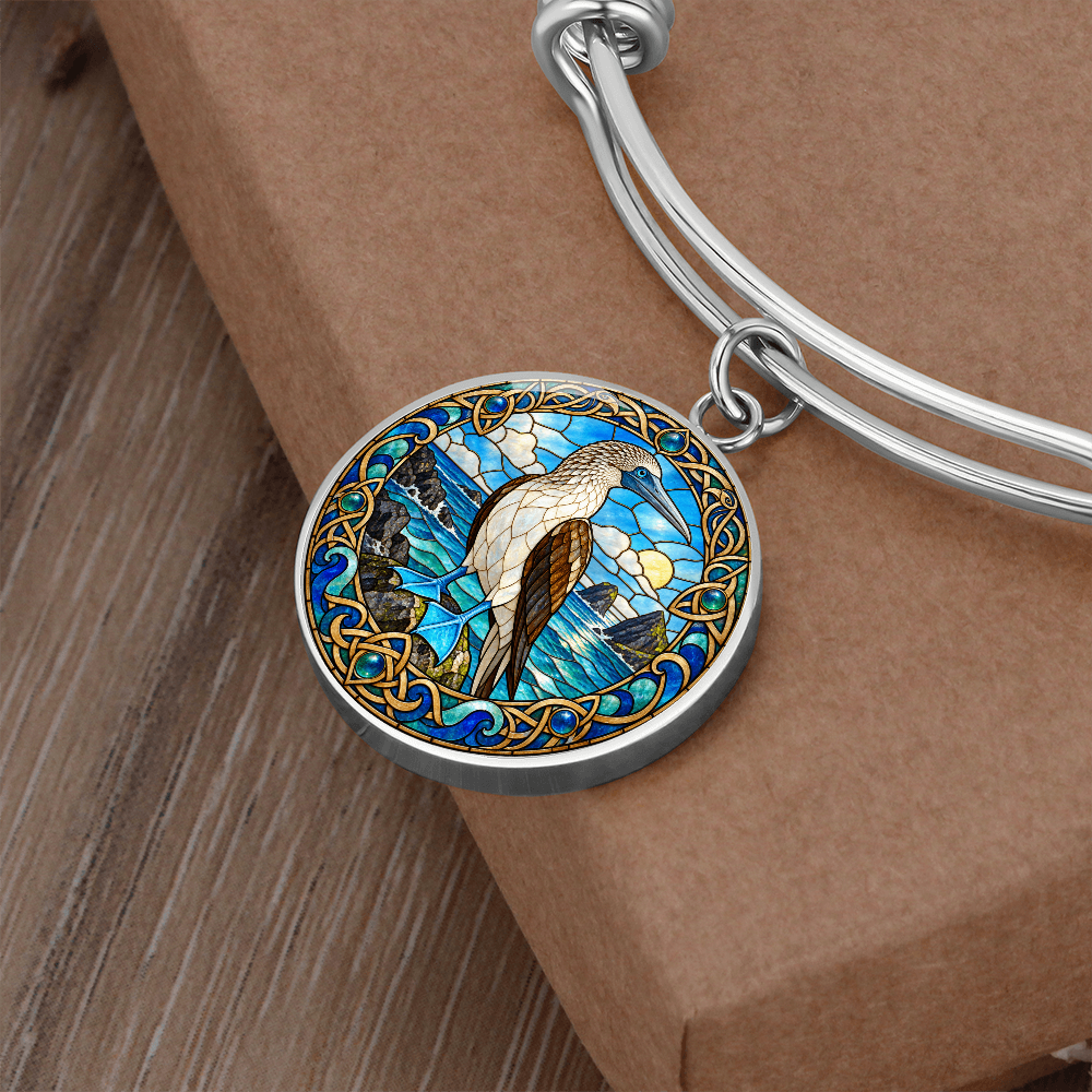 Expandable booby bracelet with circular 23.5 mm bird charm