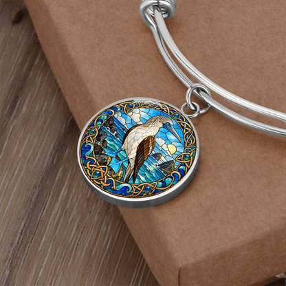 Expandable booby bracelet with circular 23.5 mm bird charm
